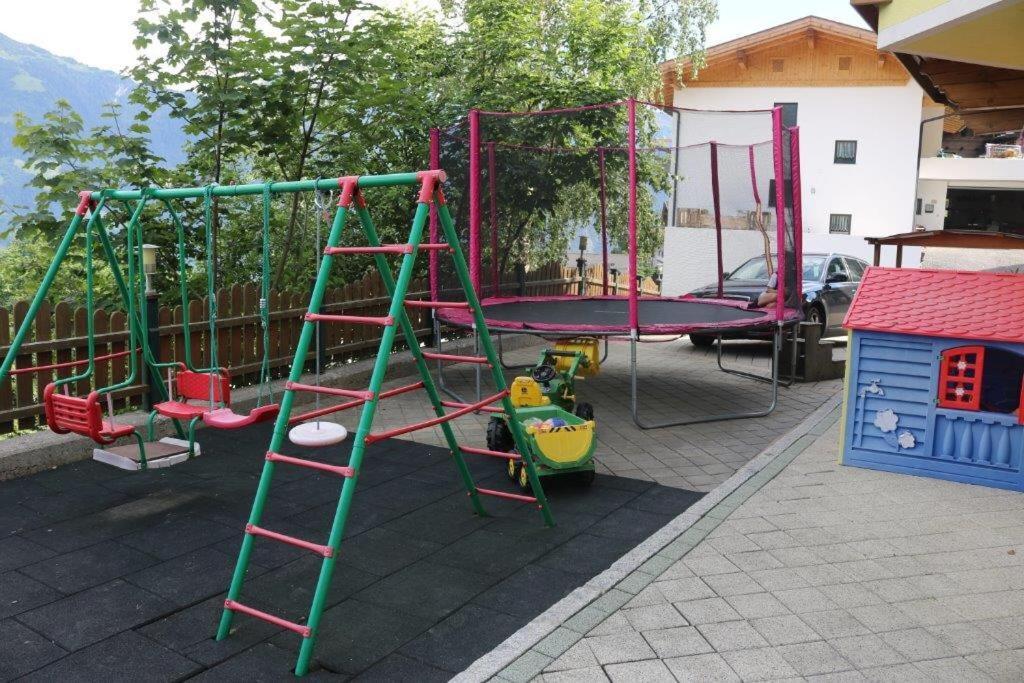Landhaus Katharina Bis 12 Personen Mit Saunachalet Und Blick Auf Die Bergwelt Des Zillertals Hippach Bagian luar foto