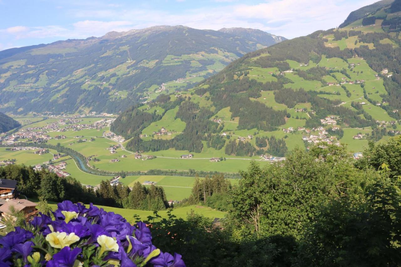 Landhaus Katharina Bis 12 Personen Mit Saunachalet Und Blick Auf Die Bergwelt Des Zillertals Hippach Bagian luar foto