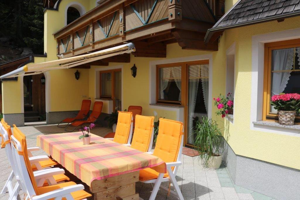 Landhaus Katharina Bis 12 Personen Mit Saunachalet Und Blick Auf Die Bergwelt Des Zillertals Hippach Bagian luar foto